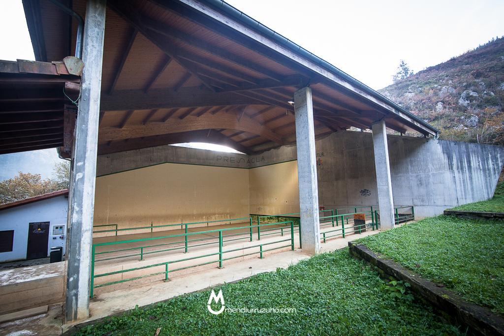 Casa Rural Eleizondo Haundia Itziar Ngoại thất bức ảnh